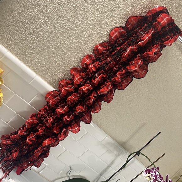 Ruffled with Fringe Orange / Black / white Scarf . NEW with Tags Saks Off 5th - Picture 6 of 6